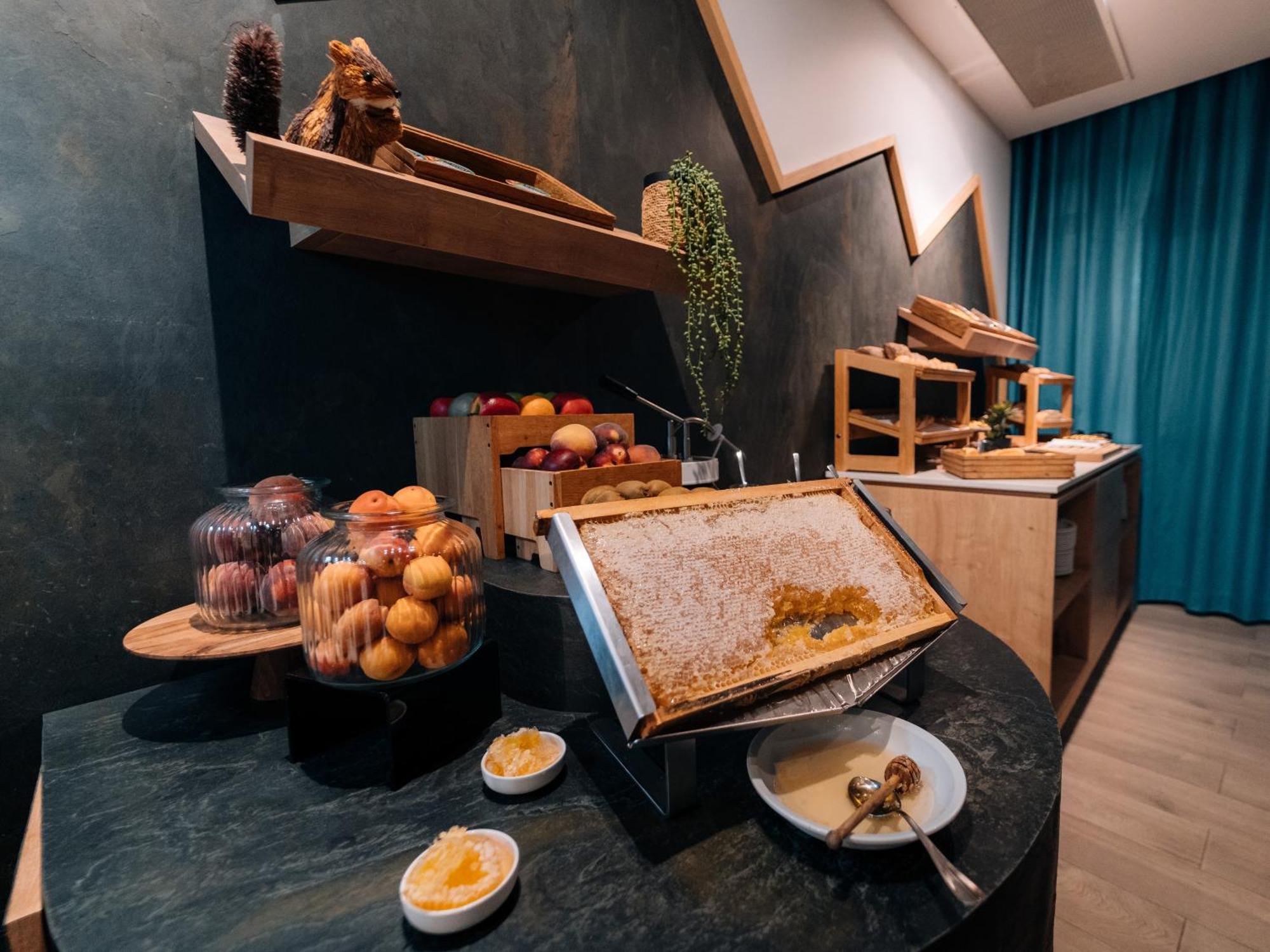 Golden Tulip Aix Les Bains - & Hotel